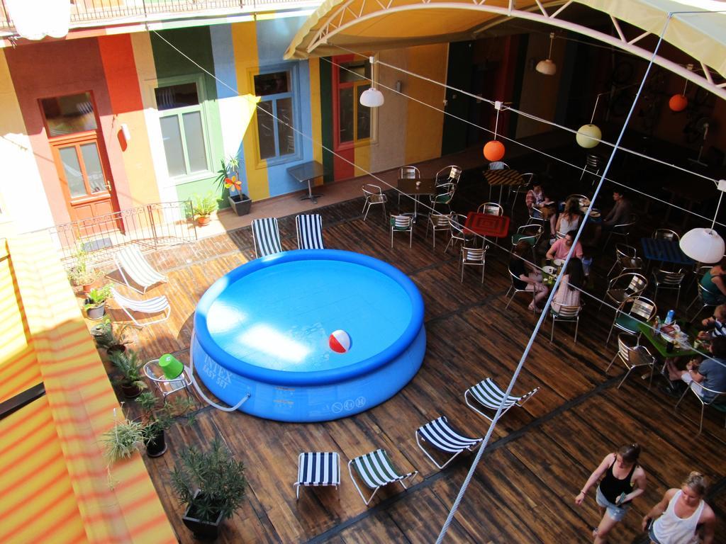 Casa De La Musica Hostel Будапеща Екстериор снимка